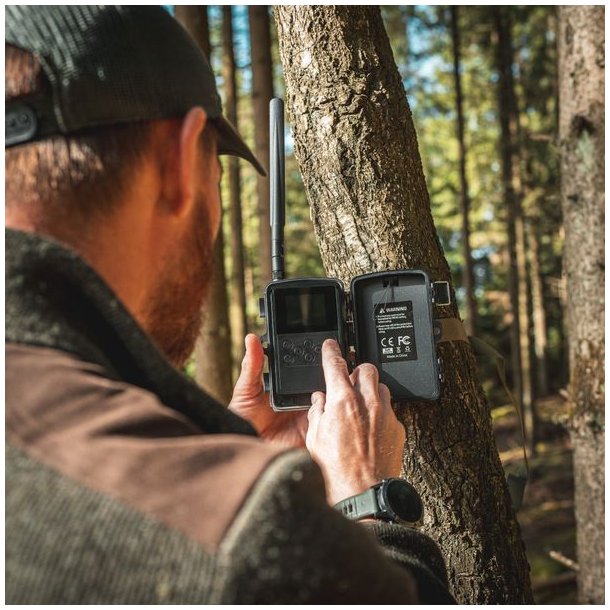 Huntcom Silva 4G Vildtkamerast med Jger SIM, SD Kort og 8 AA-batterier